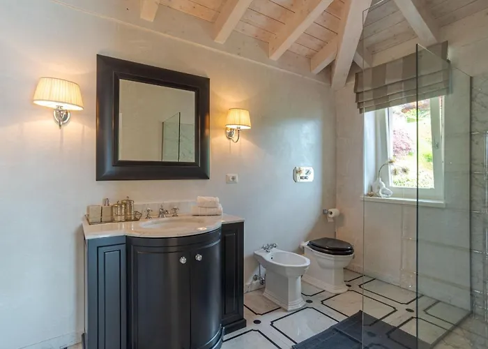 Rosa - Plesio By Lovecomo