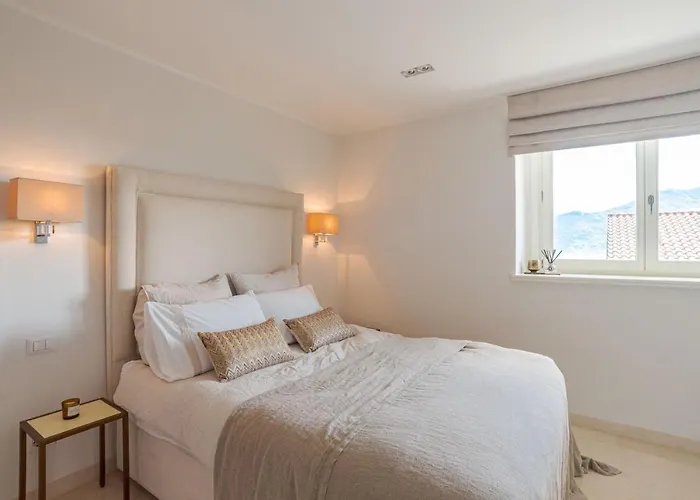 Rosa - Plesio By Lovecomo *