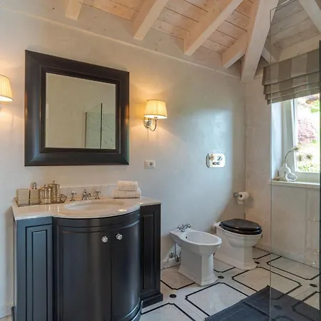 Rosa - Plesio By Lovecomo