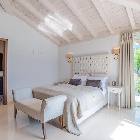 Rosa - Plesio By Lovecomo *