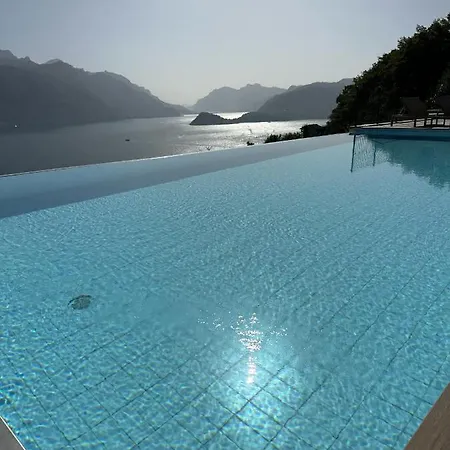 Rosa - Plesio By Lovecomo