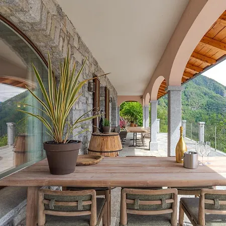 Rosa - Plesio By Lovecomo Barna